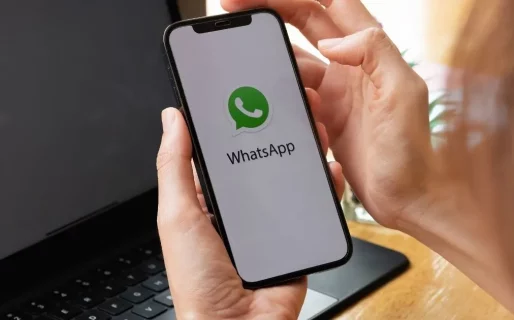 “Tengo algo que contarte”: la nueva estafa que empieza en WhatsApp y termina en tu cuenta bancaria