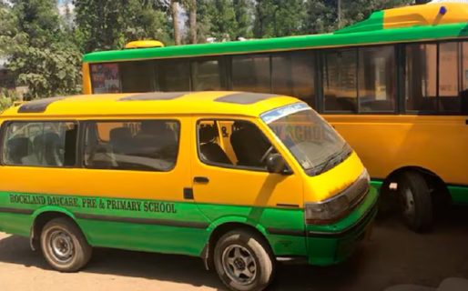 Murieron 12 niños calcinados después de que un micro escolar chocó contra un camión