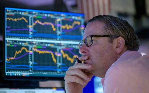 Tras los anuncios de Caputo, caen los bonos y bajan los dólares financieros, pero sube el riesgo país