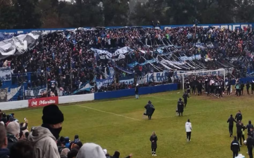 Una mujer murió baleada luego de un enfrentamiento entre barras