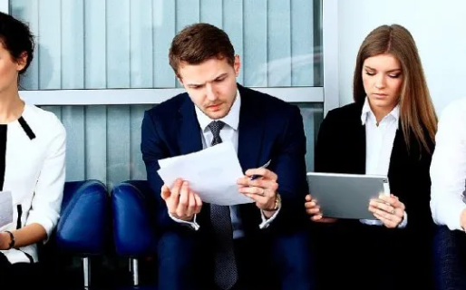 Casi 7 de cada 10 empresas despidieron empleados durante el primer semestre