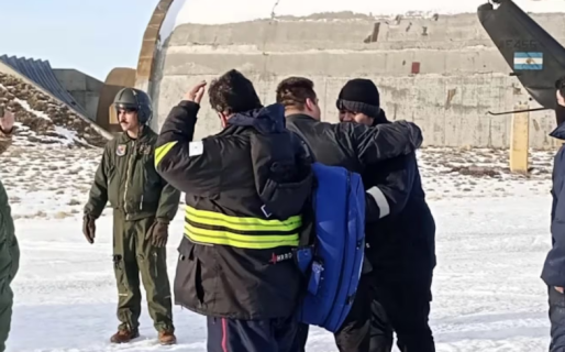 Dramático rescate en helicóptero de cuatro trabajadores aislados por el temporal de nieve en Santa Cruz
