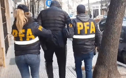 Detuvieron a un cirujano del Hospital de Niños por pedirle fotos íntimas a una nena que había operado