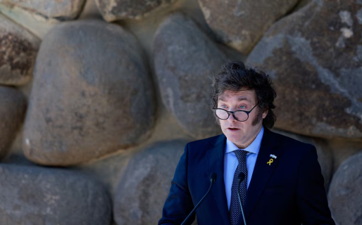 Javier Milei relativizó el dólar blue a $1500 y anticipó semanas volátiles en el mercado cambiario