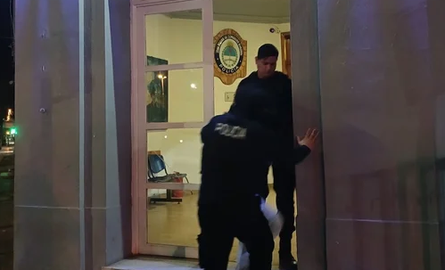 Un borracho provocó disturbios en la guardia del Hospital Regional y terminó detenido