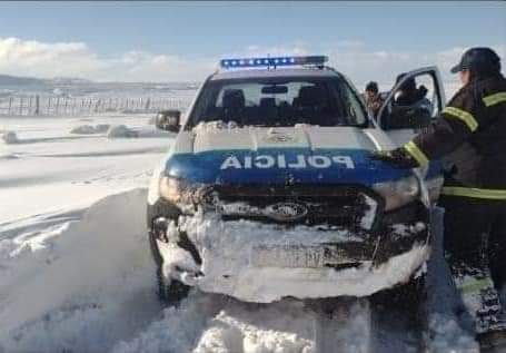 Rescataron a una familia varada en el Lago N°2 de Rio Pico
