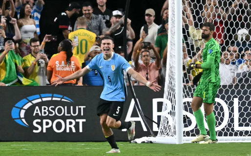 Uruguay aguantó con 10, le ganó por penales a Brasil y se clasificó a las semifinales