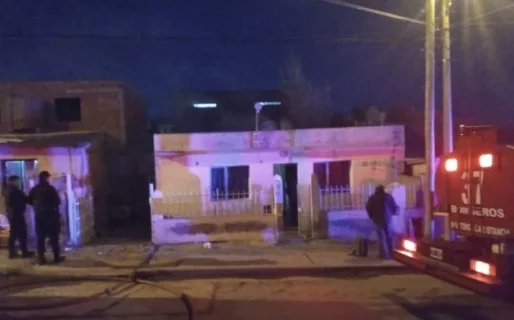 Se incendió por completo una vivienda en el barrio Máximo Abásolo