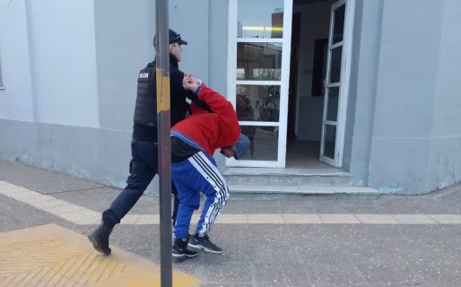 Le robaron el celular a un menor en pleno centro, pero los dejaron en libertad