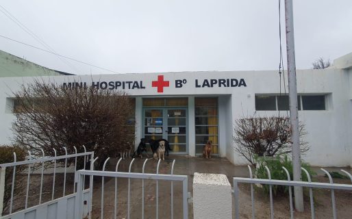 Un pasajero resultó herido luego de que un colectivo cayera en un bache