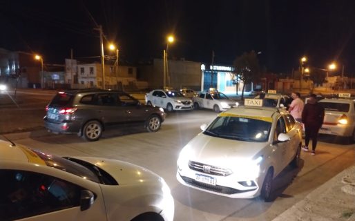 Taxistas se movilizaron por una mujer en estado de ebriedad que no tenía para pagar el viaje