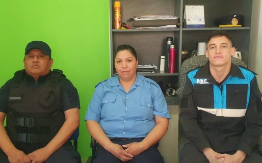 Reconocieron a los policías que le salvaron la vida a una niña brutalmente golpeada por su mamá