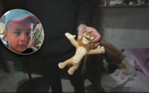 Con los juguetes en el suelo y la cama intacta: así quedó la habitación de Loan a 51 días de su desaparición