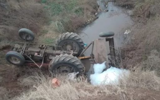 Un hombre perdió el control, cayó a una zanja y murió aplastado por su tractor