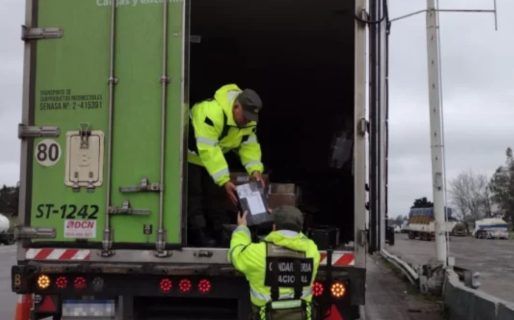 Detectan gran cantidad de municiones en un camión de paquetería