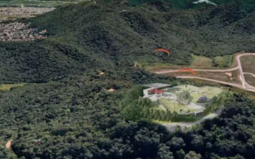 Un hombre saltó en parapente, hizo una mala maniobra y murió al impactar contra un cerro