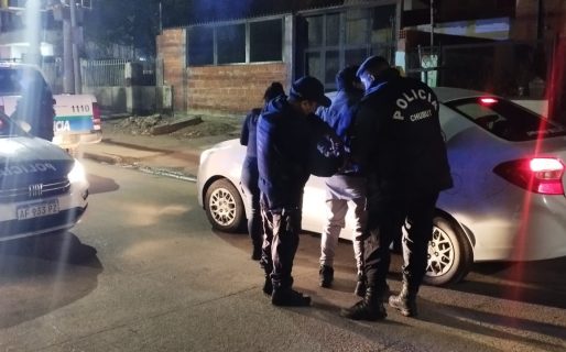 Efectivos policiales detuvieron a un empleado portuario con pedido de captura