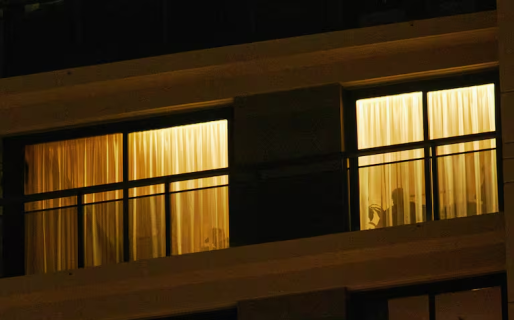 En la causa por violencia de género, la Justicia allana el departamento de Fernández para incautarle el celular