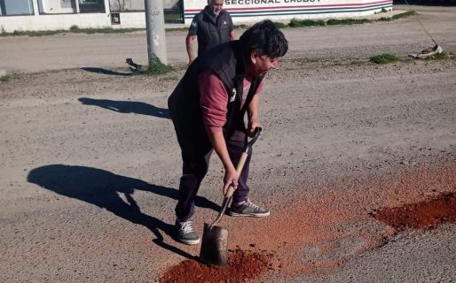 «Cuando tenemos un rato libre, vamos a tapar baches»