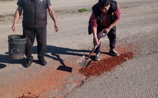 Continúa el bacheo ‘a pulmón’ en la Ruta 39