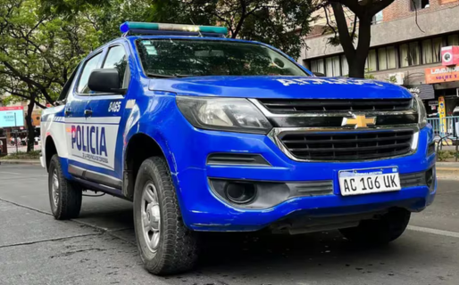 Un joven fue detenido por encerrar, abusar y amenazar a su novia con un cuchillo