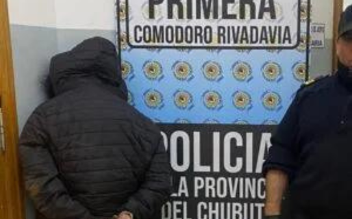 Detuvieron a un sujeto por violación de domicilio en calle Belgrano