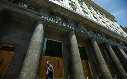 Tras la baja del impuesto PAIS, cómo sigue la hoja de ruta del Gobierno para reducir otros tributos