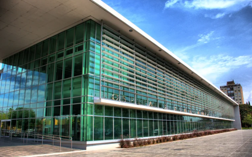 Una adolescente de 14 años apuñaló a una compañera en la escuela