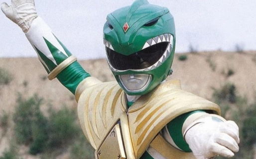 Un actor de Power Rangers agredió a un jubilado discapacitado, se escapó y ahora lo busca la Policía