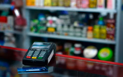 ¿El fin del “10% de descuento en efectivo”?: el Gobierno eliminó las retenciones impositivas y empuja los pagos con tarjeta