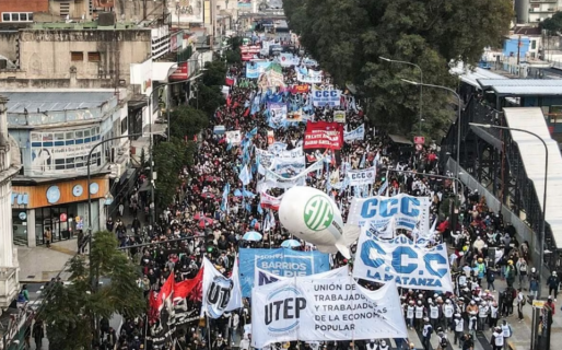 En pleno avance de la causa por el fraude con los planes sociales, piqueteros y sindicalistas salen a la calle