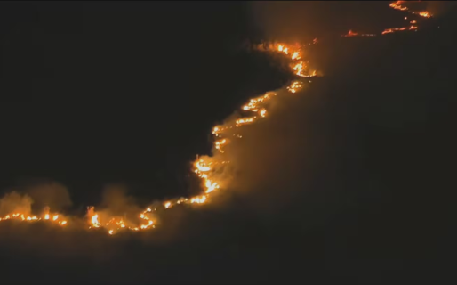 Fuego sin control en pleno invierno