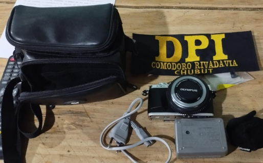 Cae una pareja de ladrones por poner a la venta los elementos que robaron de una casa