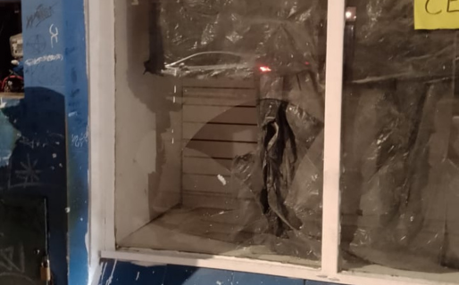 Provocó daños en la vidriera de un comercio y fue detenido