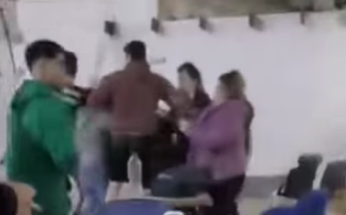 Palazos y piñas: así terminó un partido de fútbol en Malvinas Argentinas