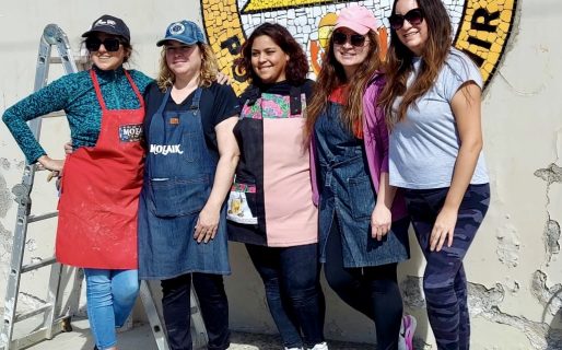 Crearon un mural de mosaicos con un mensaje de prevención del suicidio