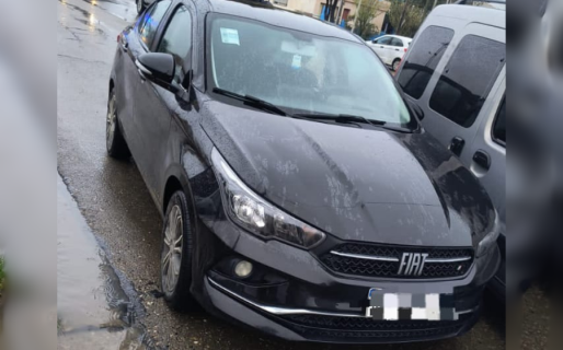 Dejó a un extraño usar el baño de su casa y más tarde descubrió que le habían robado el auto