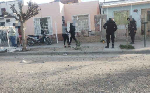Estaba en su casa cuando dos delincuentes entraron y comenzaron a disparar