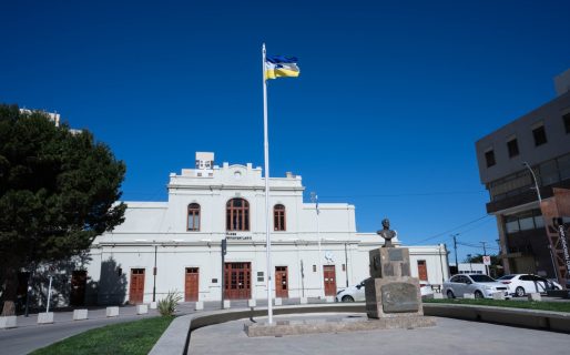 En Comodoro se izó la bandera de los pueblos originarios de la provincia de Chubut