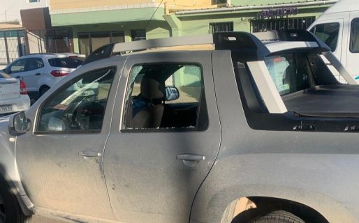 Le rompieron el vidrio de la camioneta a una docente y le robaron: «Se llevaron todo mi trabajo»