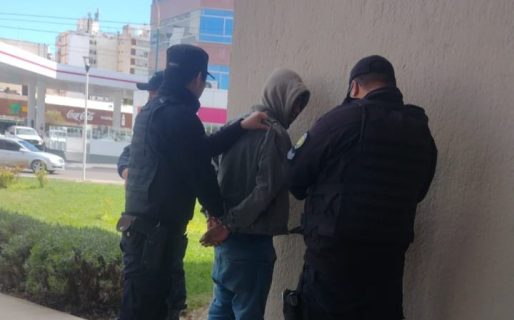 Un vecino atrapó a un ladrón que intentó robarle el celular a un menor