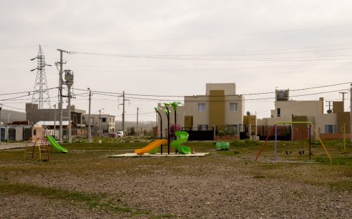 Se avanzará en la construcción de un playón deportivo en barrio Padre Juan Corti