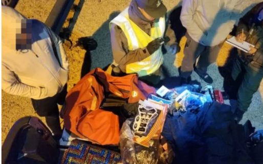 Viajaban con mercadería de contrabando oculta en su camioneta