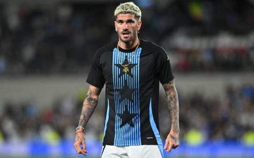 La Selección argentina juega contra Chile con el objetivo de seguir como líder de las Eliminatorias