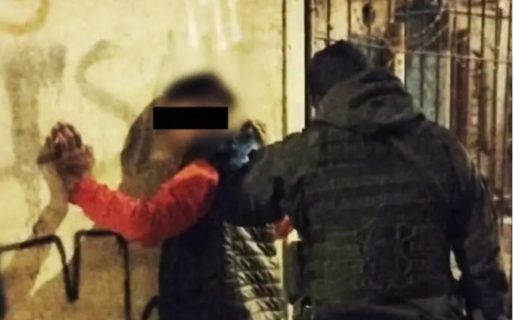 Lo detuvieron por violar la prohibición de acercamiento hacia su madre