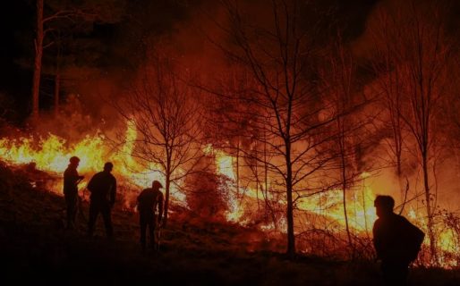 Incendios en Córdoba: aún hay cinco focos activos y unos 800 bomberos trabajaron durante la madrugada