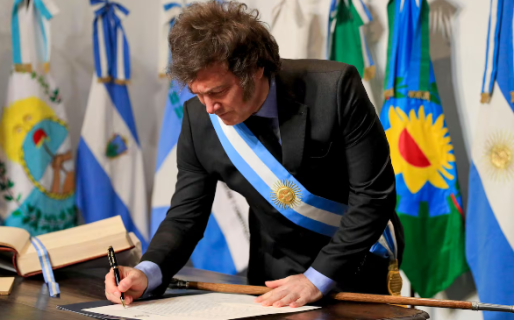 Javier Milei firmó la reglamentación de la reforma laboral: qué cambia en indemnizaciones y períodos de prueba