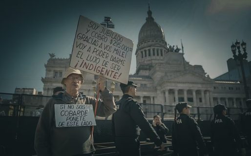 Piqueteros y jubilados marchan al Congreso en rechazo al veto de Milei a la ley de movilidad previsional
