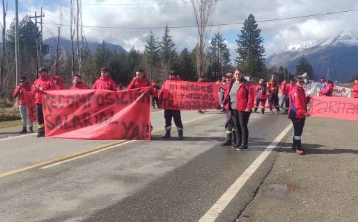 Brigadistas cortaron la Ruta N°40 exigiendo una reapertura de paritarias