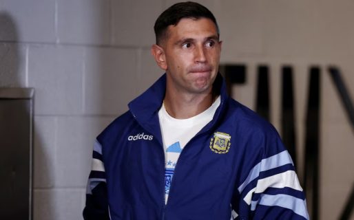 Qué sanción podría recibir el Dibu Martínez por golpear una cámara en el partido de Argentina contra Colombia